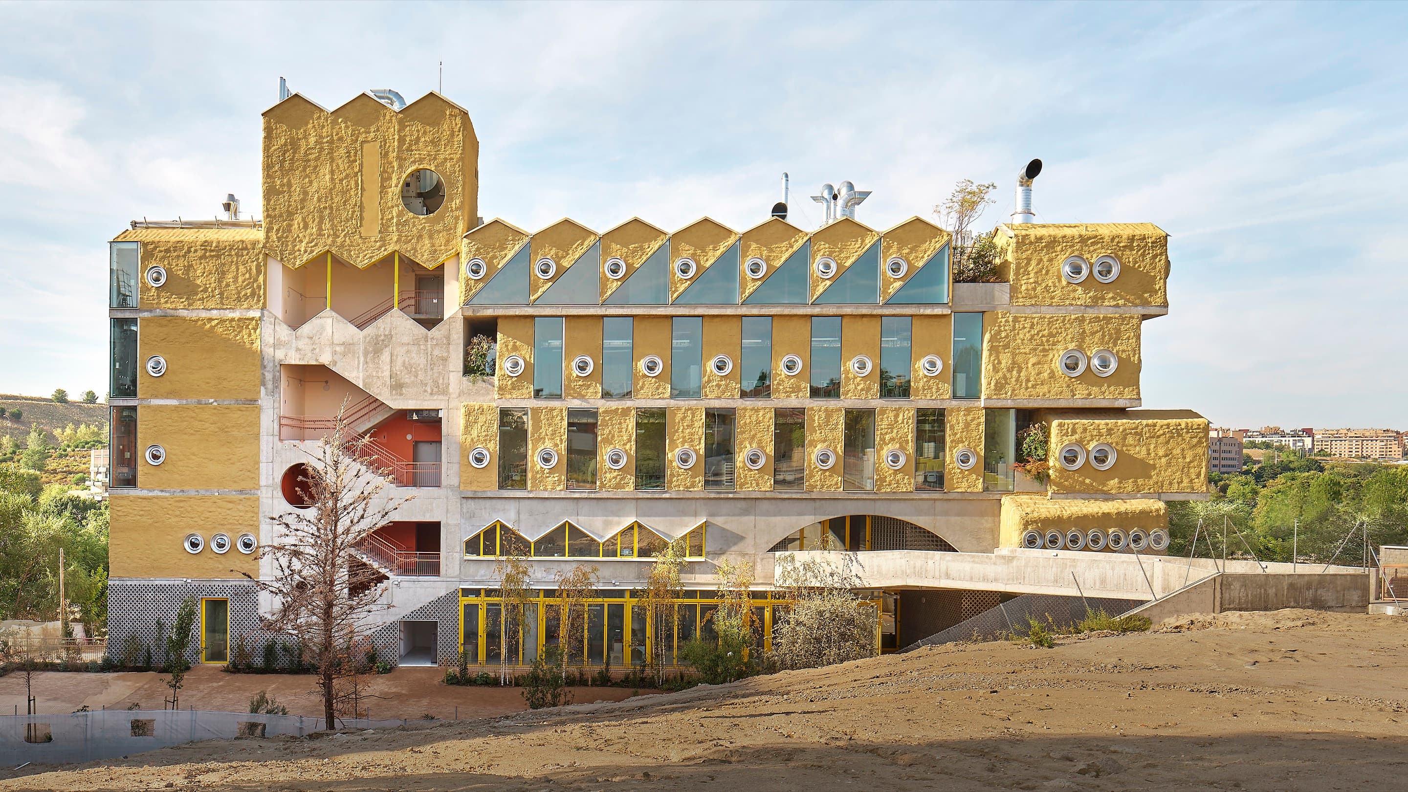 The multicolored entrance facade of the Reggio School by Andrés Jaque / Office for Political Innovation